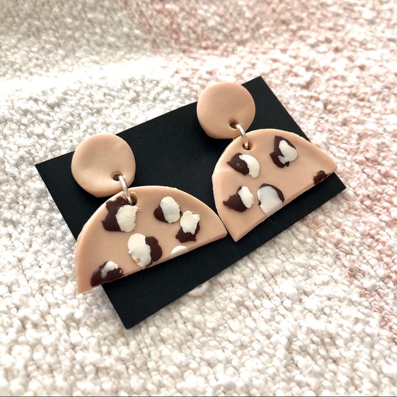 Jewelry - Dangle leopard clay earrings